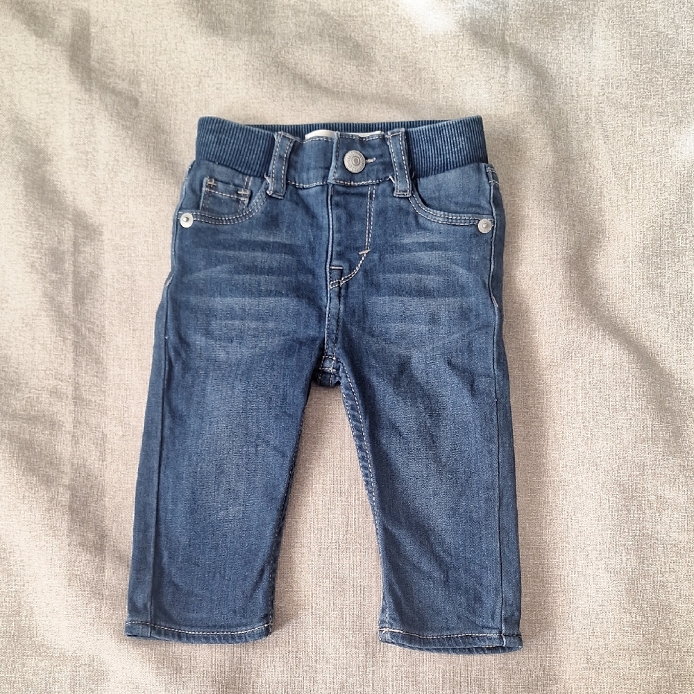 Levis Girls Skinny Jeans, size 6-9 months